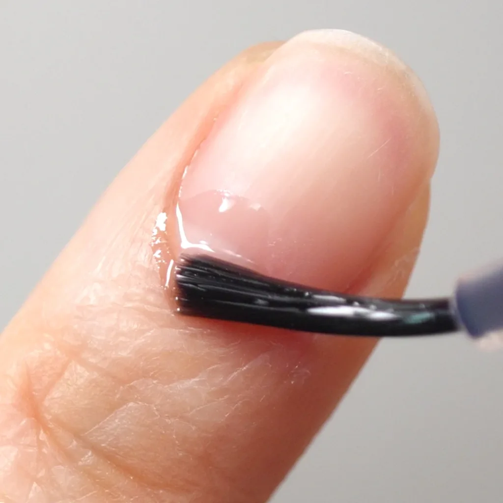 【保存版】ジェルネイルがはみ出す…を卒業！甘皮周りを劇的に綺麗に塗る「裏ワザ」