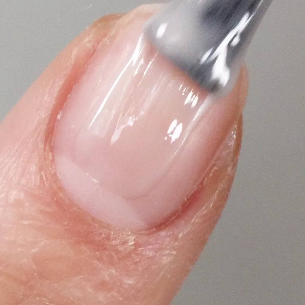 【失敗しない!】ちゅるんネイルの秘密は「色」じゃなかった!透明感の正体とは…