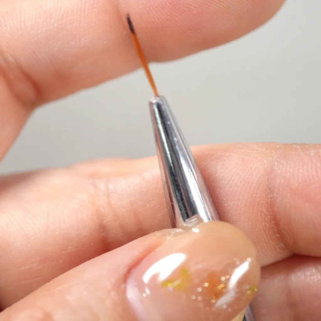 【ネイル筆の選び方】長い筆と短い筆、どっちが正解？アートに合わせた使い分けのコツをプロが伝授！